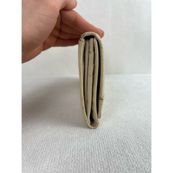 Vintage Coach Leather Cream Trifold Wallet - Picture 4 of 6